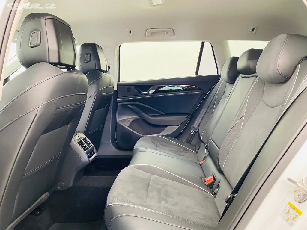 Volkswagen Passat, 2.0 TDI DSG 110kW Elegance - fotka 6