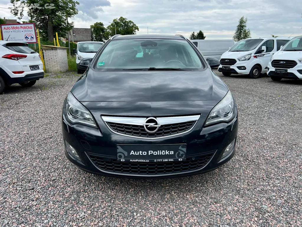 Opel Astra 2.0d 121 kW Xenon,Webasto,Servis,Stav - fotka 3
