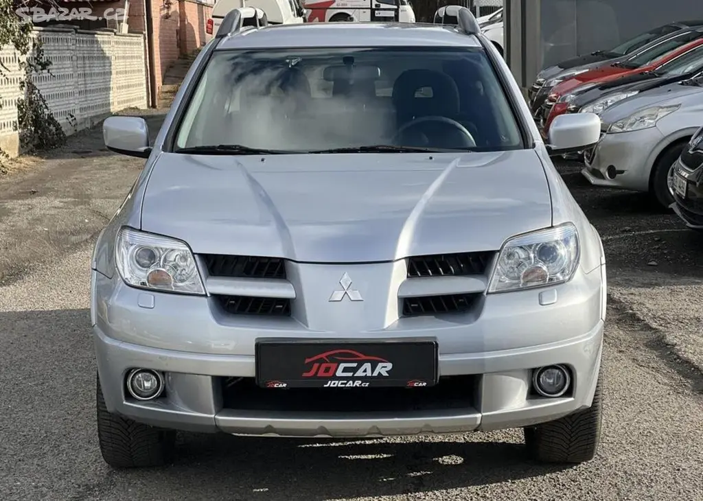 Mitsubishi Outlander Navigator 2.0i 4x4 KLIMA ALU - fotka 2