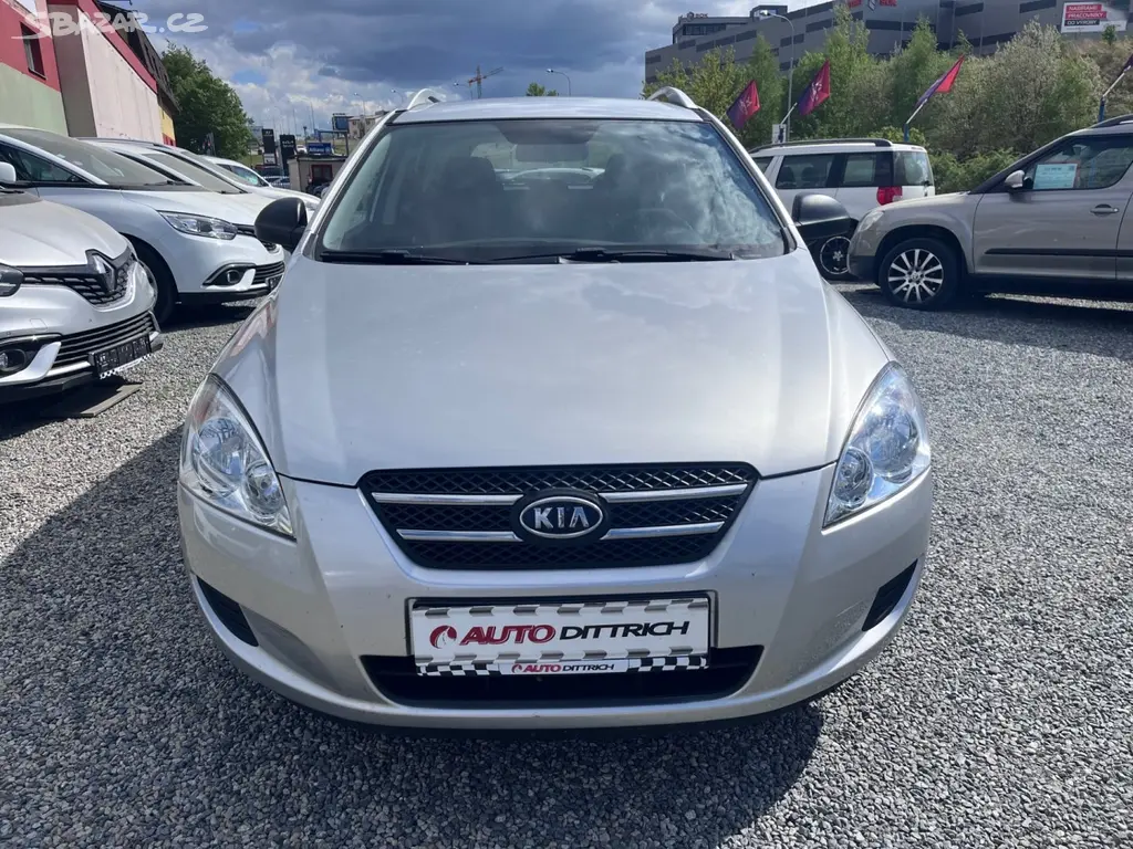 KIA CEED 1,6i KOMFORT KOMBI 1.MAJITEL - fotka 3