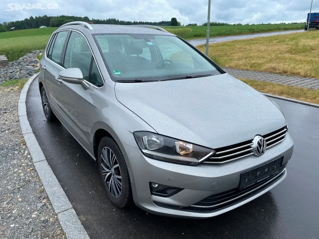 VW GOLF 7 SPORTSVAN 1,2 TSI 81KW HIGHLINE TOP STAV - fotka 2