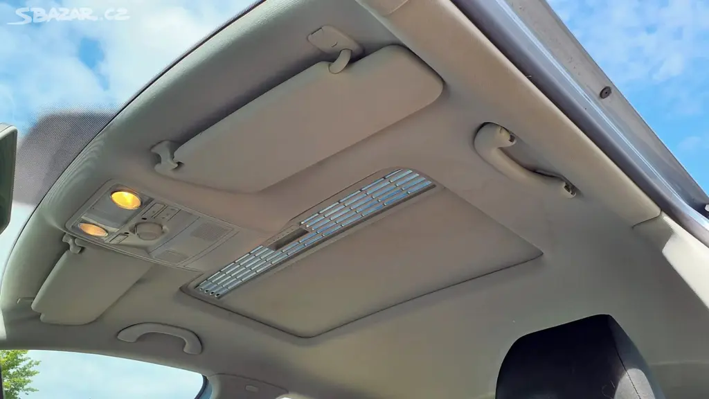Volkswagen Golf, 1.4MPi 59KW TAŽNÉ, STŘ. OKNO - fotka 4