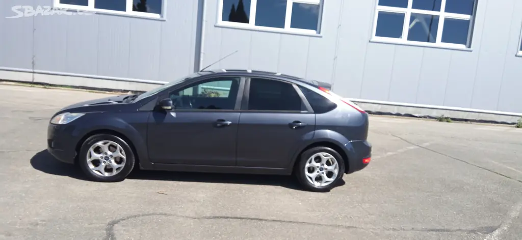 Ford Focus MK2 1,6 74kw,benzín - fotka 2