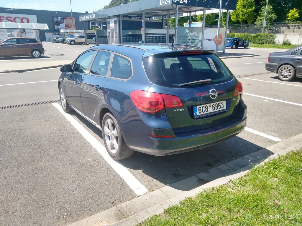Opel Astra J 1,7 Cdti 92 Kw - fotka 3