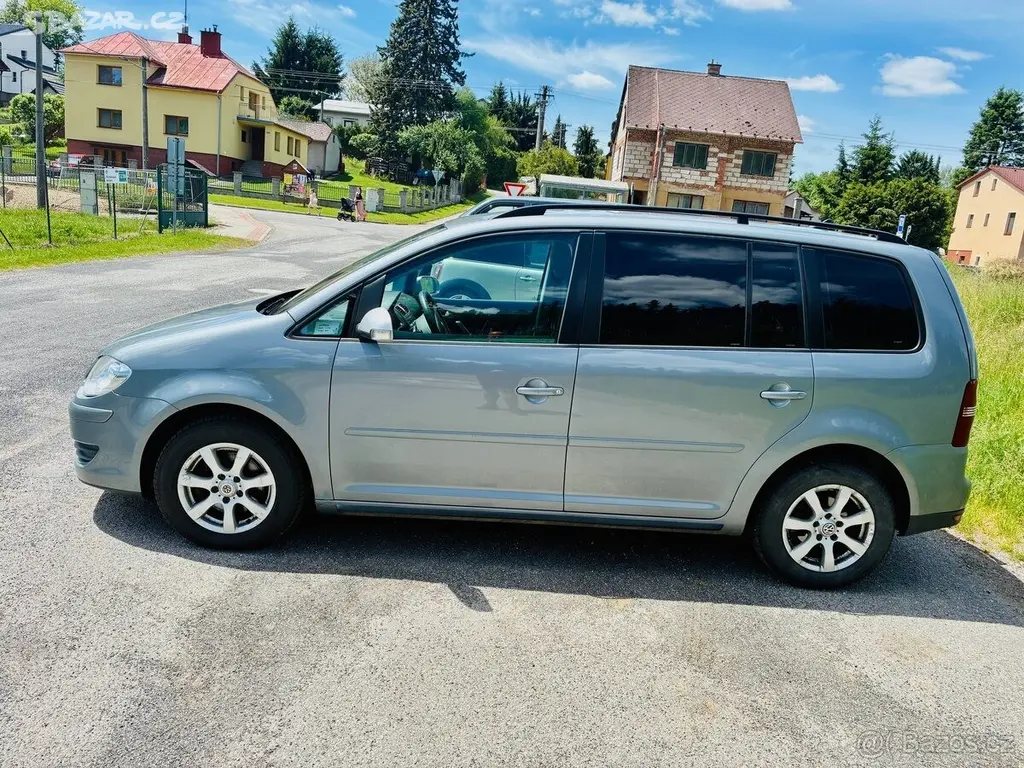 Volkswagen Touran 2,0 TDI 103kw DSG rv.2010 - fotka 5