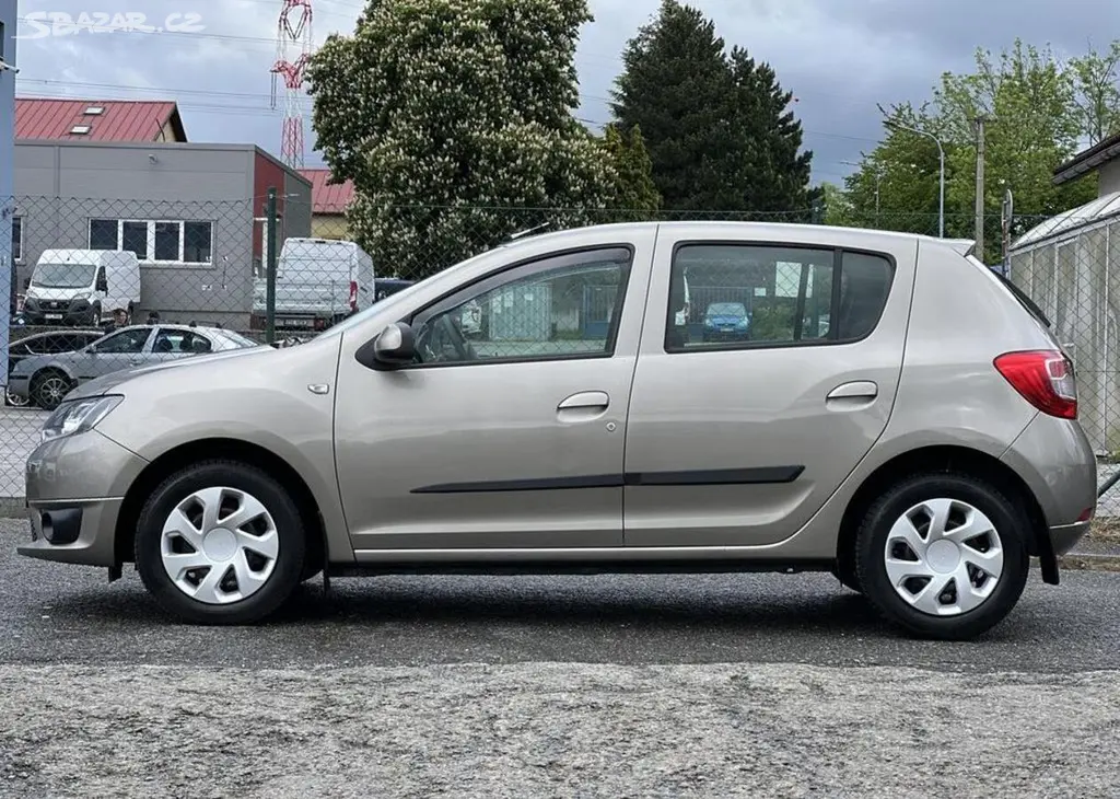 Dacia Sandero 1.2i 16v KLIMA KOUPENO V ČR manuální - fotka 4