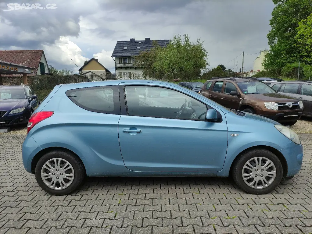 HYUNDAI i20 1.2i,57KW,10x AIRBAG,SERVO,USB,ESP. - fotka 4