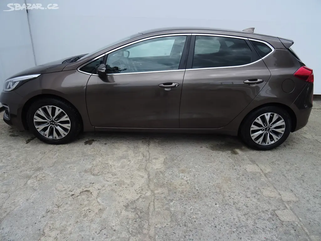 Kia Ceed 1.6GDi,99kW,1majČR,S.kniha,klima - fotka 6