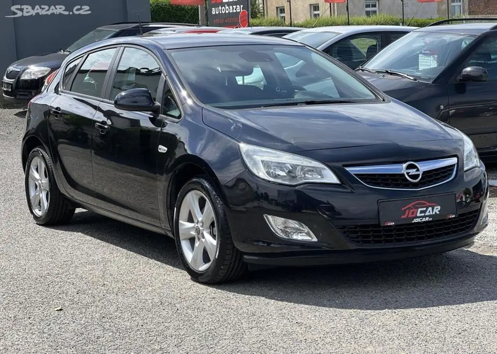 Opel Astra 1.4i 16v KAMERA TEMPOMAT ALU manuální - fotka 3