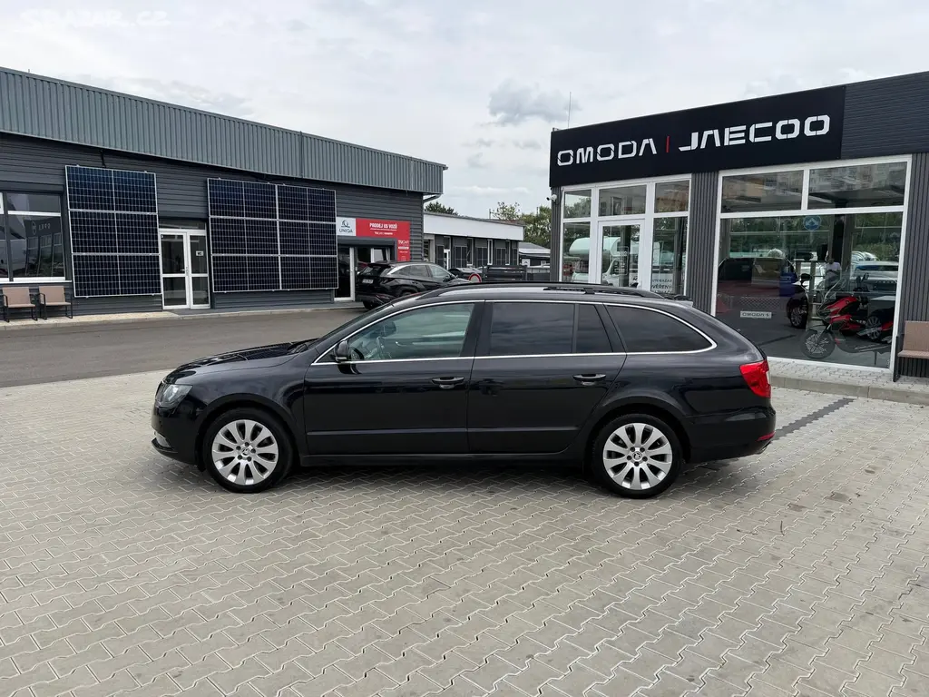 Škoda Superb, Combi/2.0TDI/4x4/DSG/Elegance - fotka 5