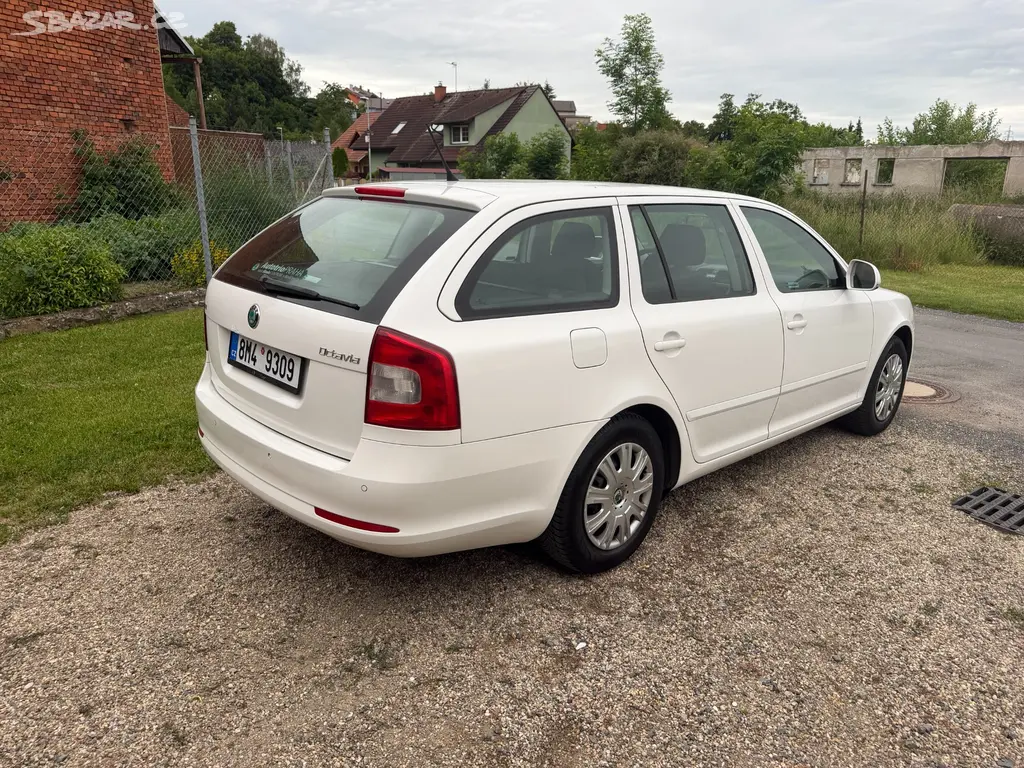 Škoda Octavia Kombi 1.6 TDI, AMBIENTE - fotka 2