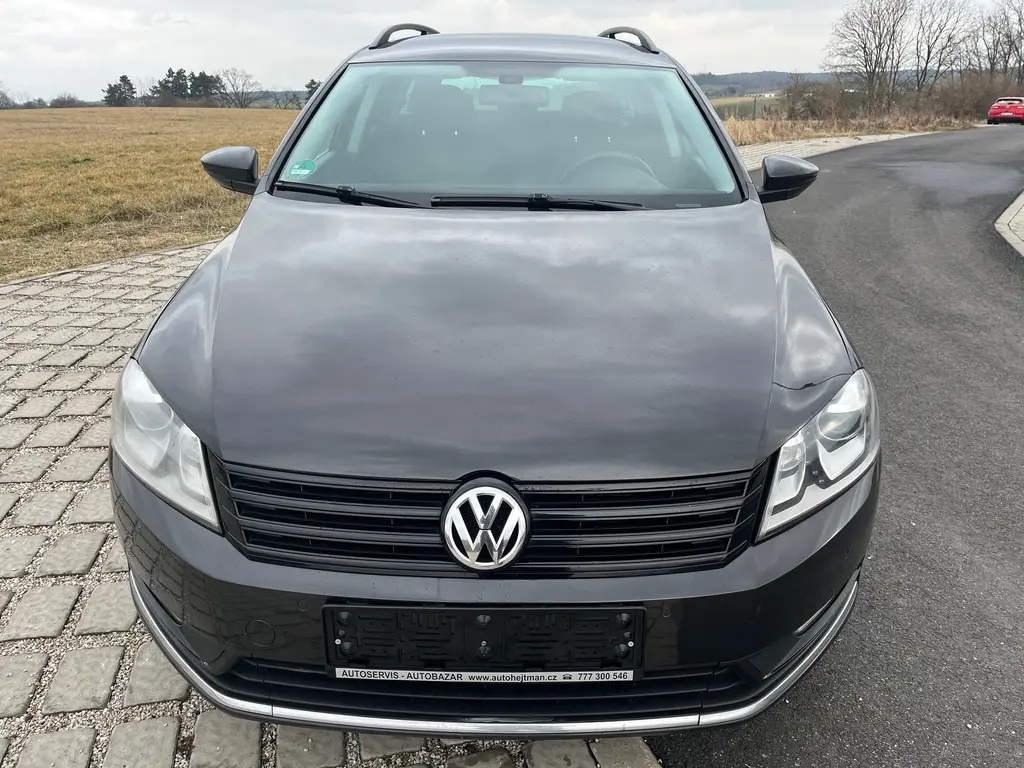 Volkswagen Passat B7 2.0 TDI Combi DSG tažné - fotka 2