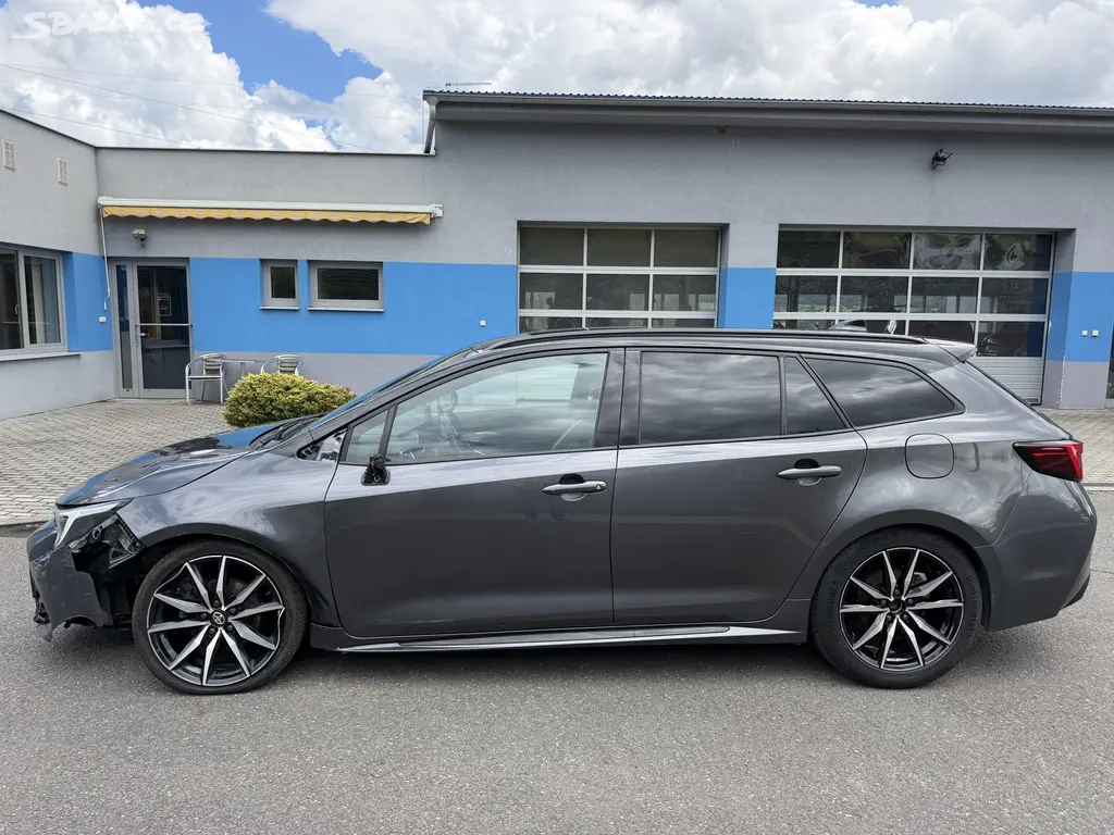Toyota Corolla, Kombi GR SPORT 1,8i HYB. autom - fotka 6