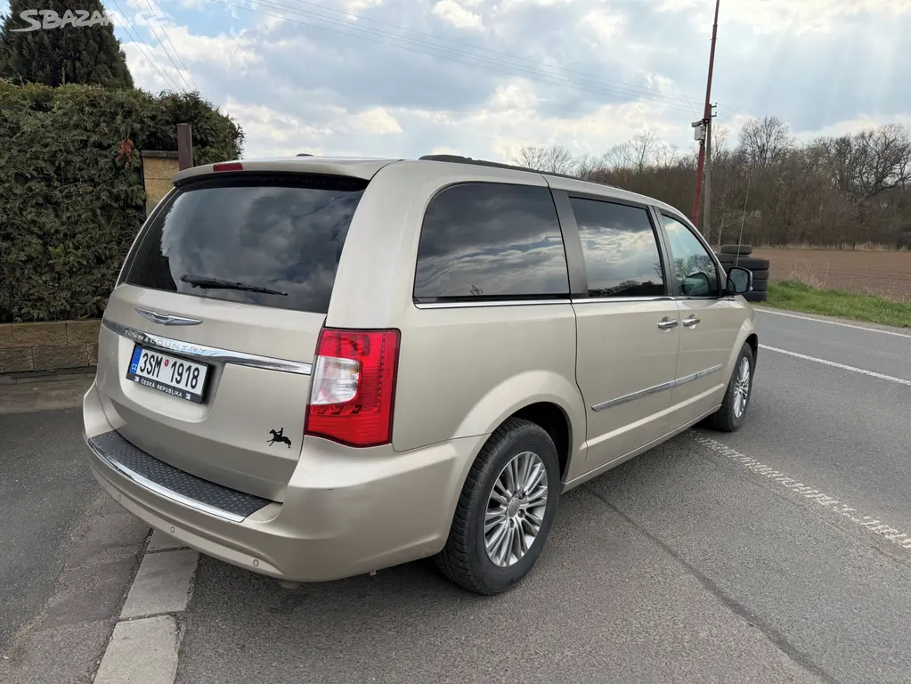 Chrysler Town Country 3,6 2x DVD Limited 2013 - fotka 4