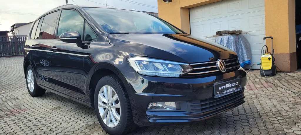 VW Touran 1,4TSi 110kW benzín DSG FuLLeD Allstar - fotka 3