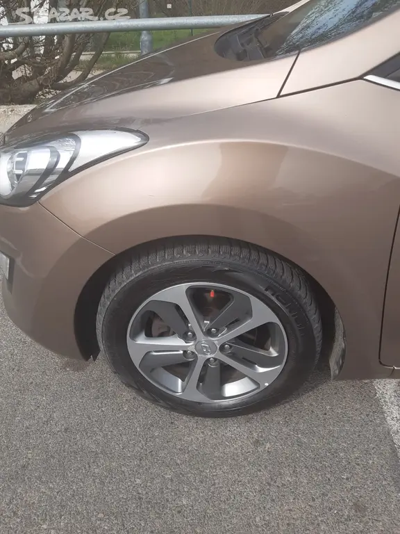 Hyundai i30 benzín 1.6i 88kw rv:6.2015 - fotka 4