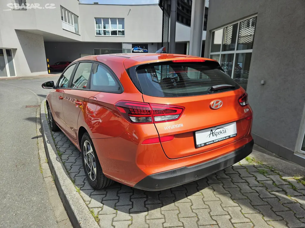 Hyundai i30, 1.5i Comfort, serv.kn., 1.maj. - fotka 3