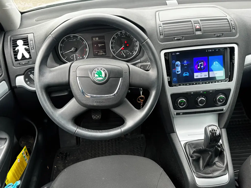 Škoda Octavia II facelift 1.4TSi, r.2009, serviska - fotka 4