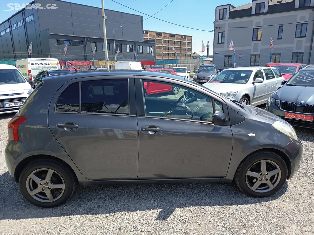 Toyota Yaris 1,3VVTi Comfort ČR - fotka 4