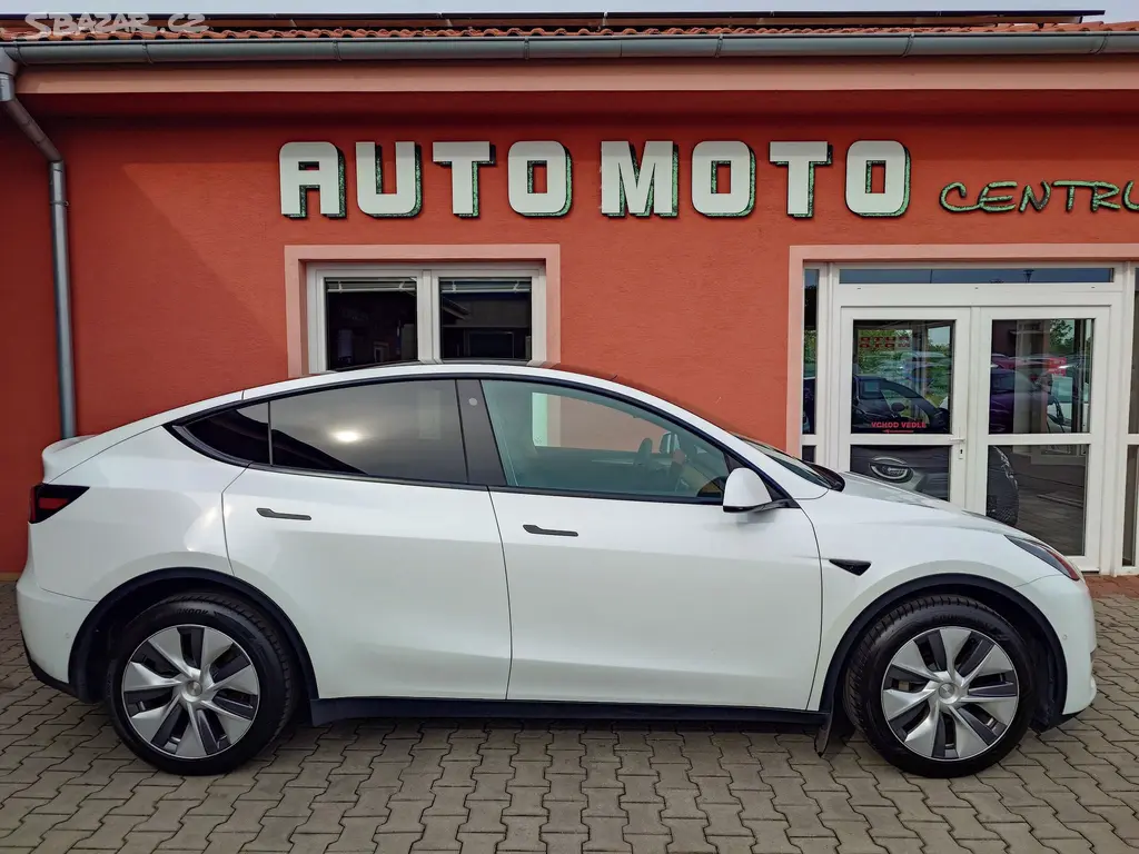 Tesla Model Y - fotka 2