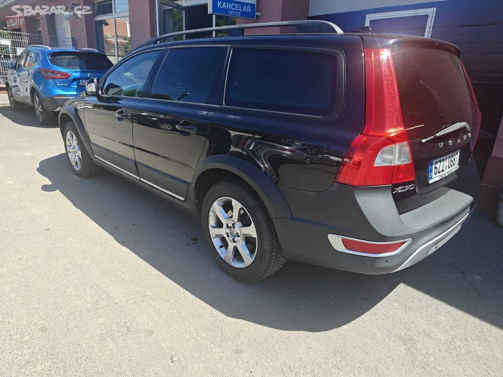 Volvo XC70 2,4 D5 AWD - fotka 4