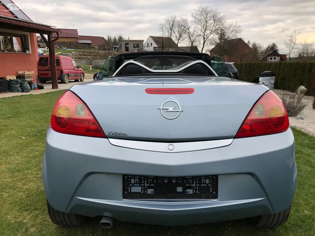 Opel Tigra Roadster 1.4 16V benzin,Alu,KlimaCabrio - fotka 4