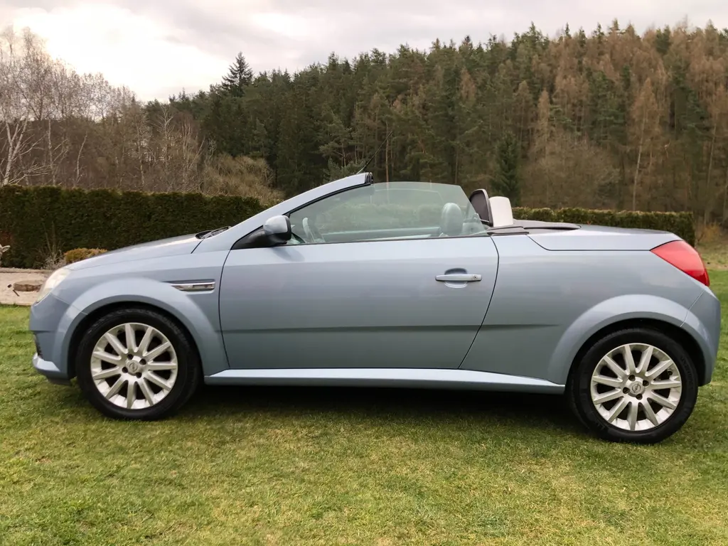 Opel Tigra Roadster 1.4 16V benzin,Alu,KlimaCabrio - fotka 2