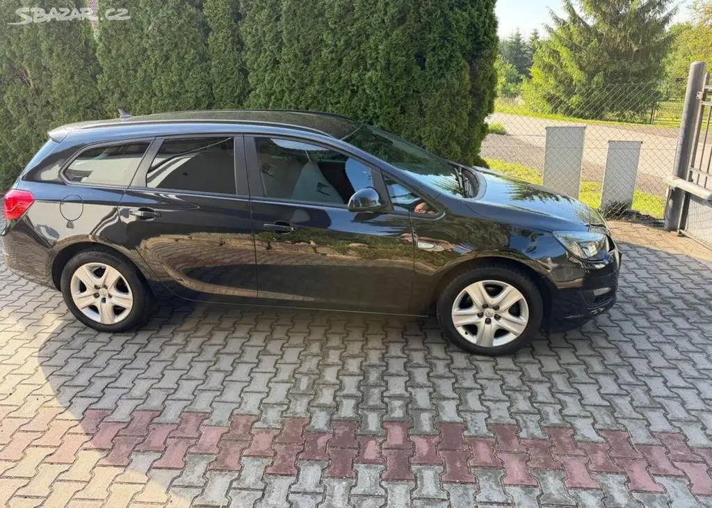 Opel Astra 2,0TDCi / 121kw Sport tourer nafta - fotka 2