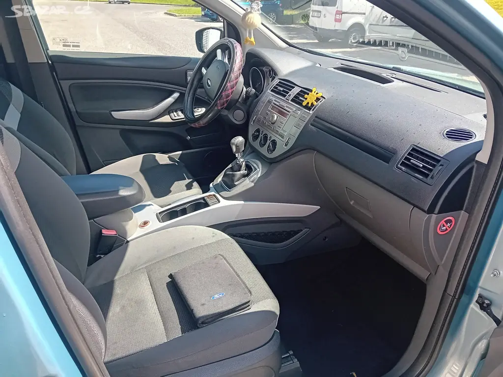 Ford Kuga 2,0TDCI 100KW 4x4 TREND - fotka 6