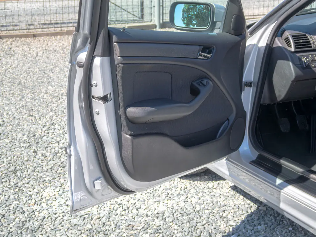 BMW 1.9i 77KW DIGI po servisu - fotka 3