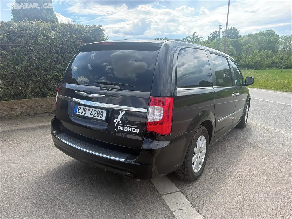 Chrysler Town Country 3,6 Limited DVD 2016 - fotka 4