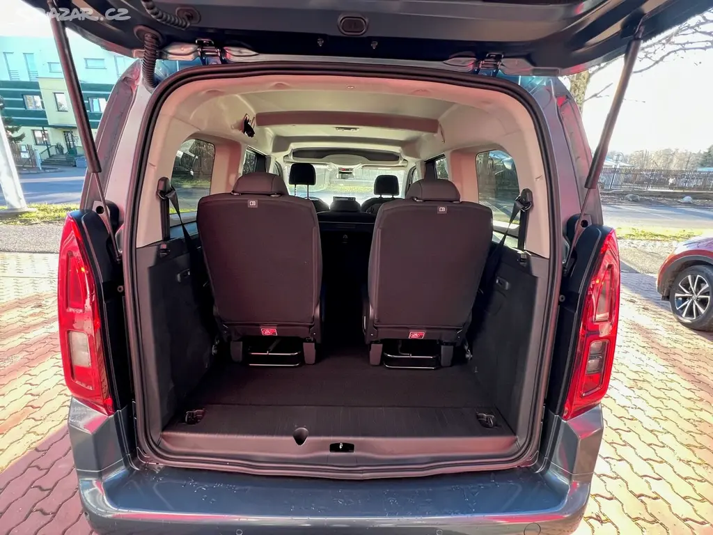 Toyota Proace City Verso, Long 1.5 nafta 130 koní - fotka 6