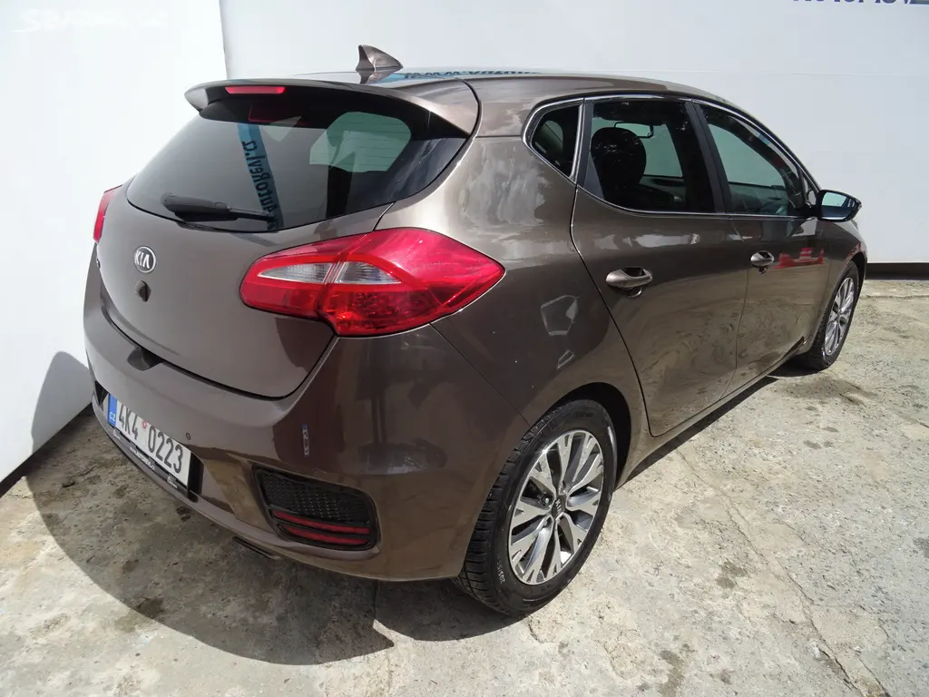 Kia Ceed 1.6GDi,99kW,1majČR,S.kniha,klima - fotka 4