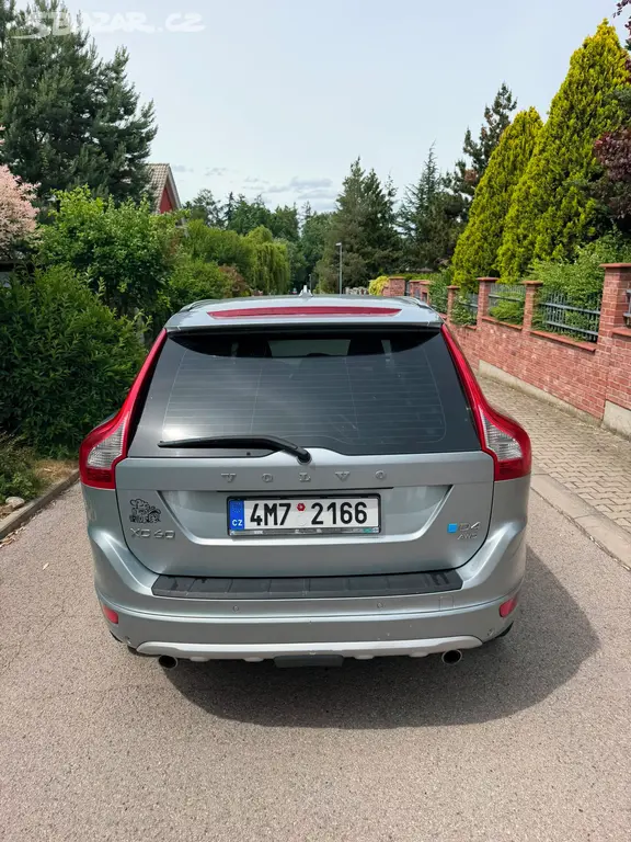 Volvo XC60 Ocean Race 2.4 D5 AWD, automat - fotka 4
