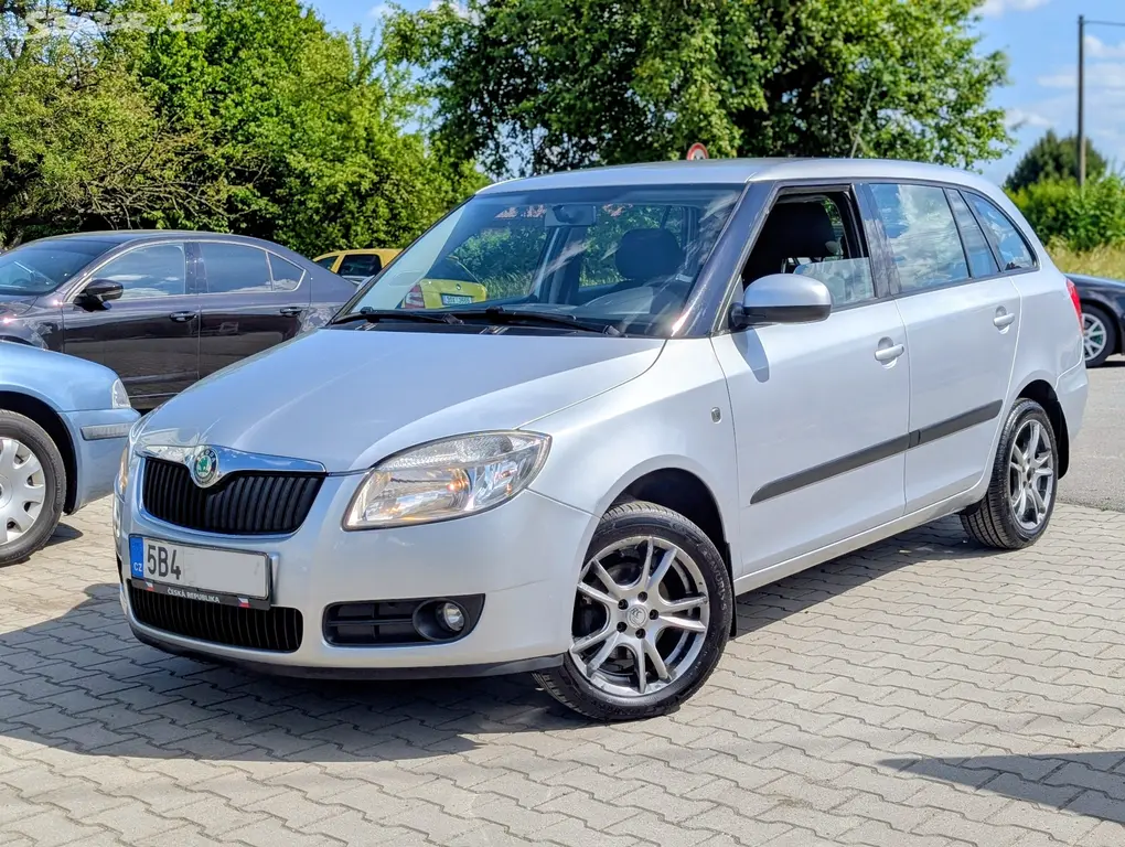 ŠKODA FABIA II COMBI 1.4 16V 63kW - fotka 2
