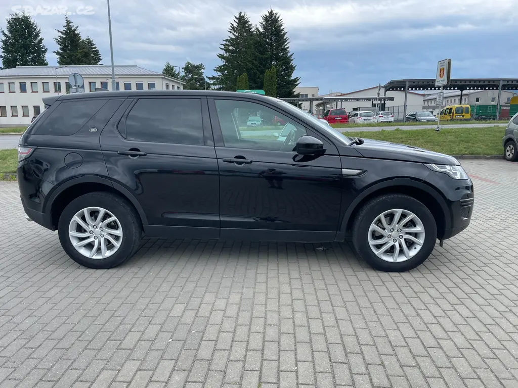 LAND ROVER DISCOVERY SPORT 2,0TD4 110kw AWD Aut 18 - fotka 5