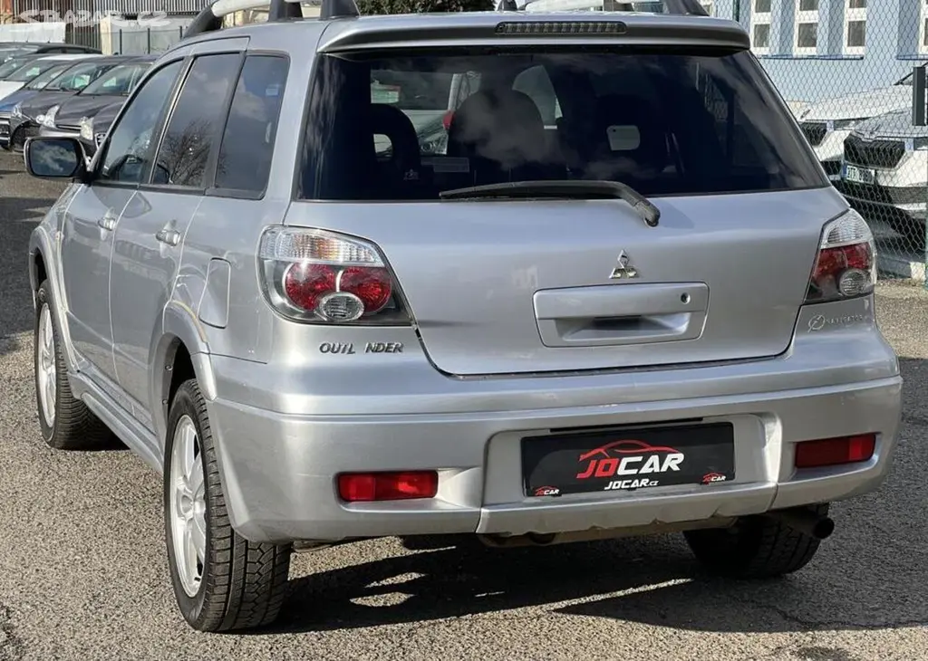 Mitsubishi Outlander Navigator 2.0i 4x4 KLIMA ALU - fotka 5