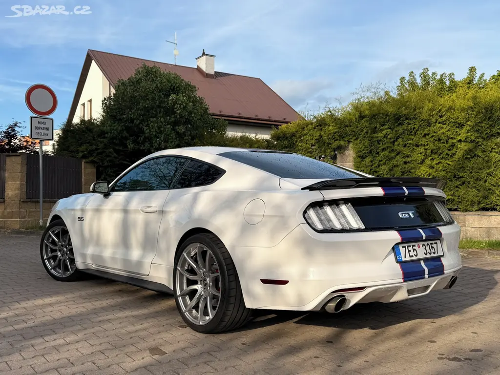 Ford Mustang GT 5.0 V8 324kw, manuální převodovka - fotka 4