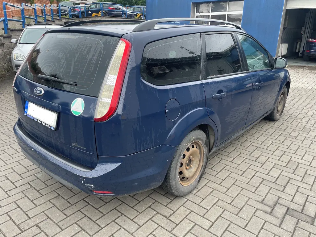 Prodám Ford Focus kombi, r.v. 2009, 1.6i 74kw - fotka 3