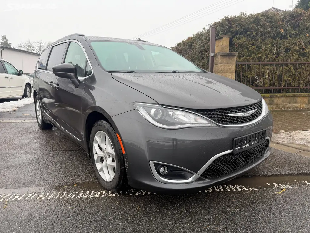 Chrysler Pacifica 3,6 Pentastar 8 míst 2017 DPH - fotka 6