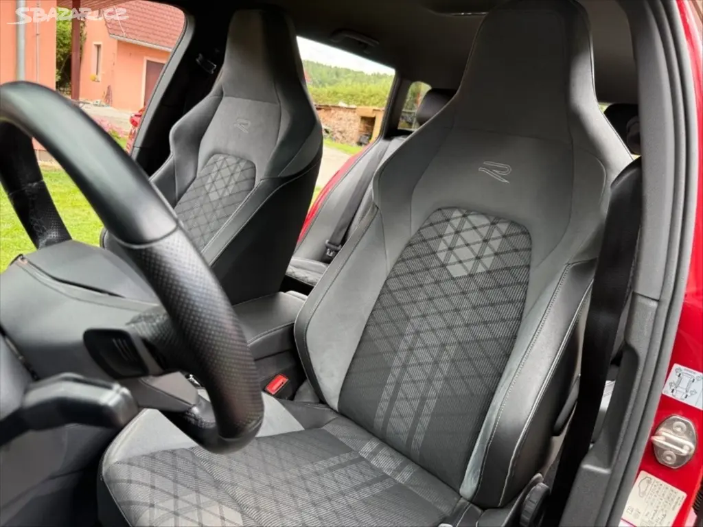 Volkswagen Golf Variant 8 R-line eTSI - fotka 6