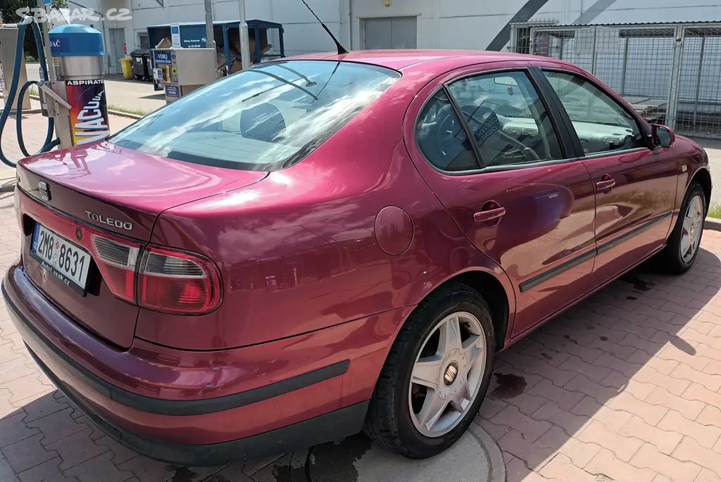 Prodám Seat Toledo 1.6 MPI, r. v. 2000, nová STK - fotka 2