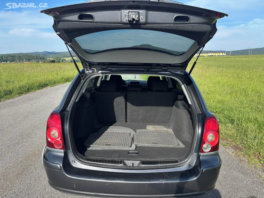 Toyota Avensis Combi 2.2 D-CAT 125 kW, r. v. 2007 - fotka 4