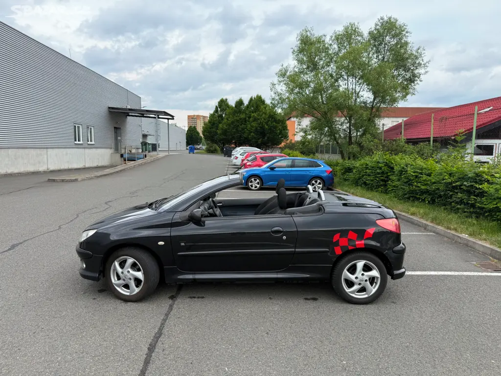 PEUGEOT 206 CC 1,6 80kW - Kabriolet - el. střecha - fotka 3