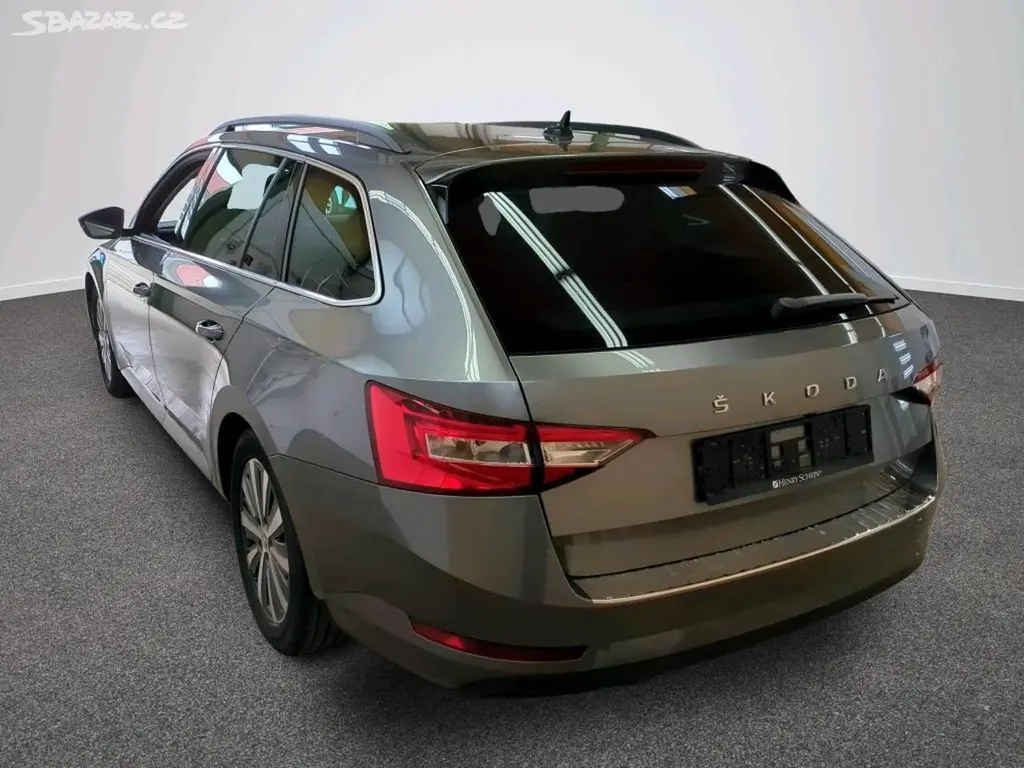 Škoda Superb, Combi 2,0TDi DSG 110kw 17ALU - fotka 3