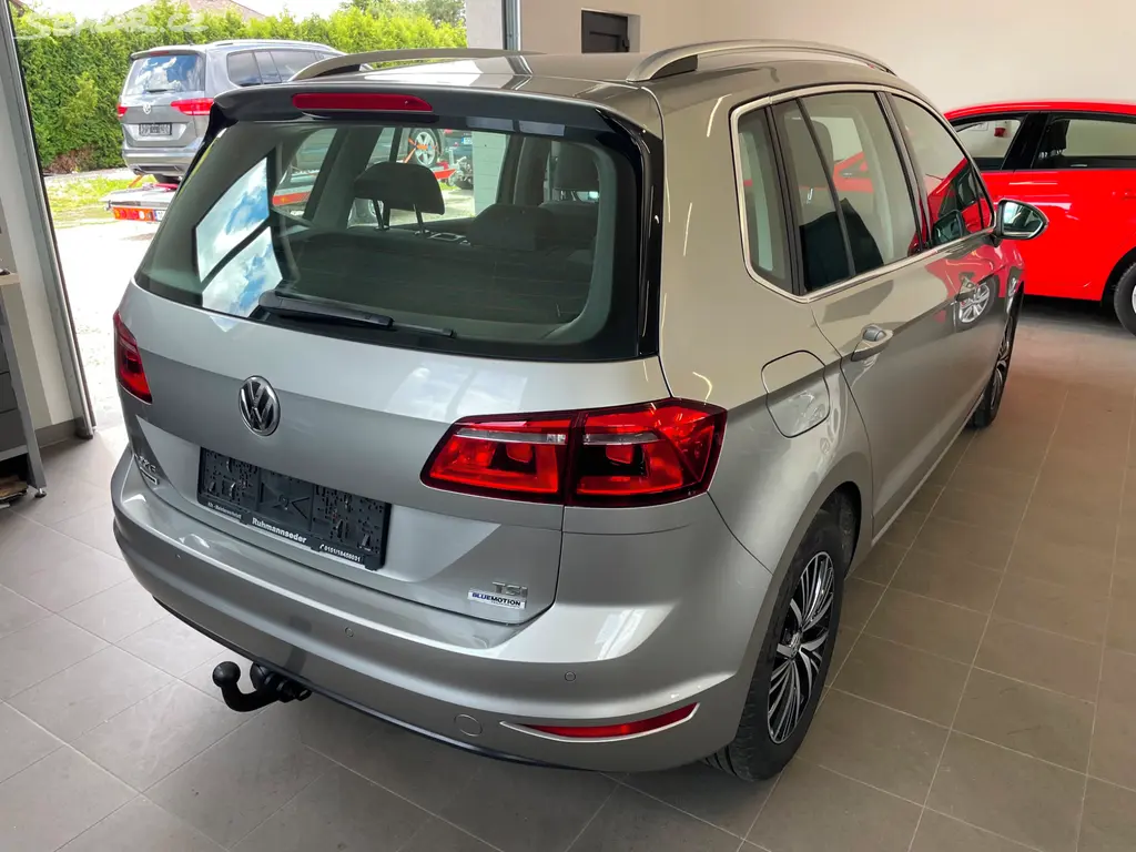 VW GOLF 7 SPORTSVAN 1,2 TSI 81KW HIGHLINE TOP STAV - fotka 5