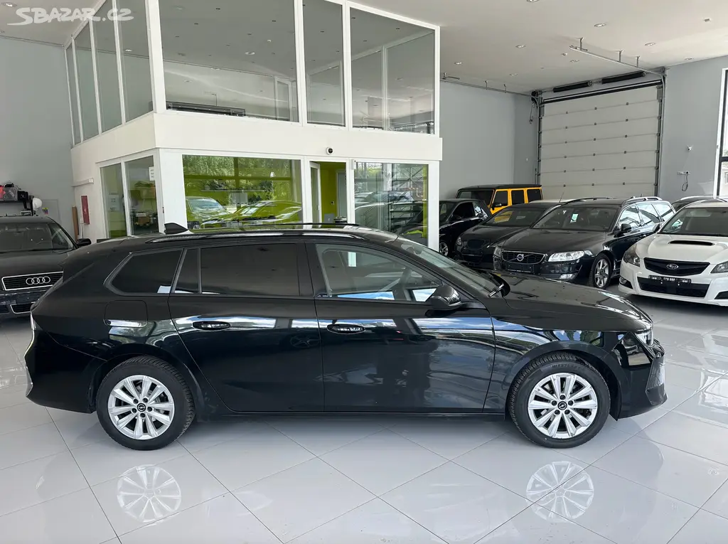Opel Astra, L Sports Tourer 1.2 benzin - fotka 6