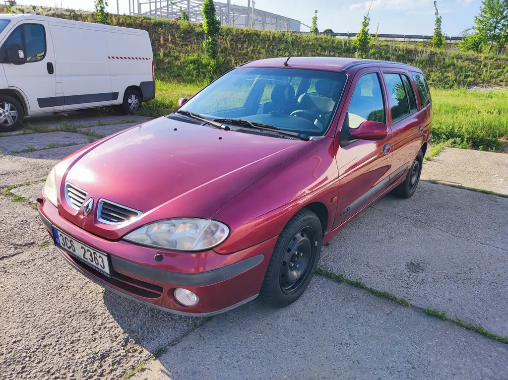Renault Megane kombi 1,6 16V, r.v.1999, 312 000 km - fotka 5