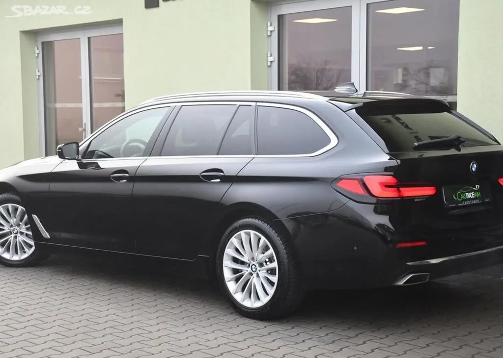 BMW Řada 5 530d LUXURY LINE ČR 1M 2xPNEU 210 kw - fotka 3