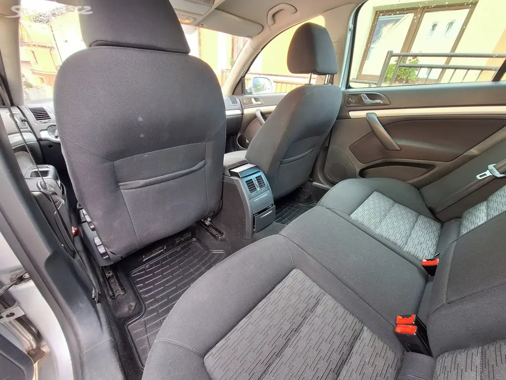 Auto ŠKODA OCTAVIA COMBI - fotka 6